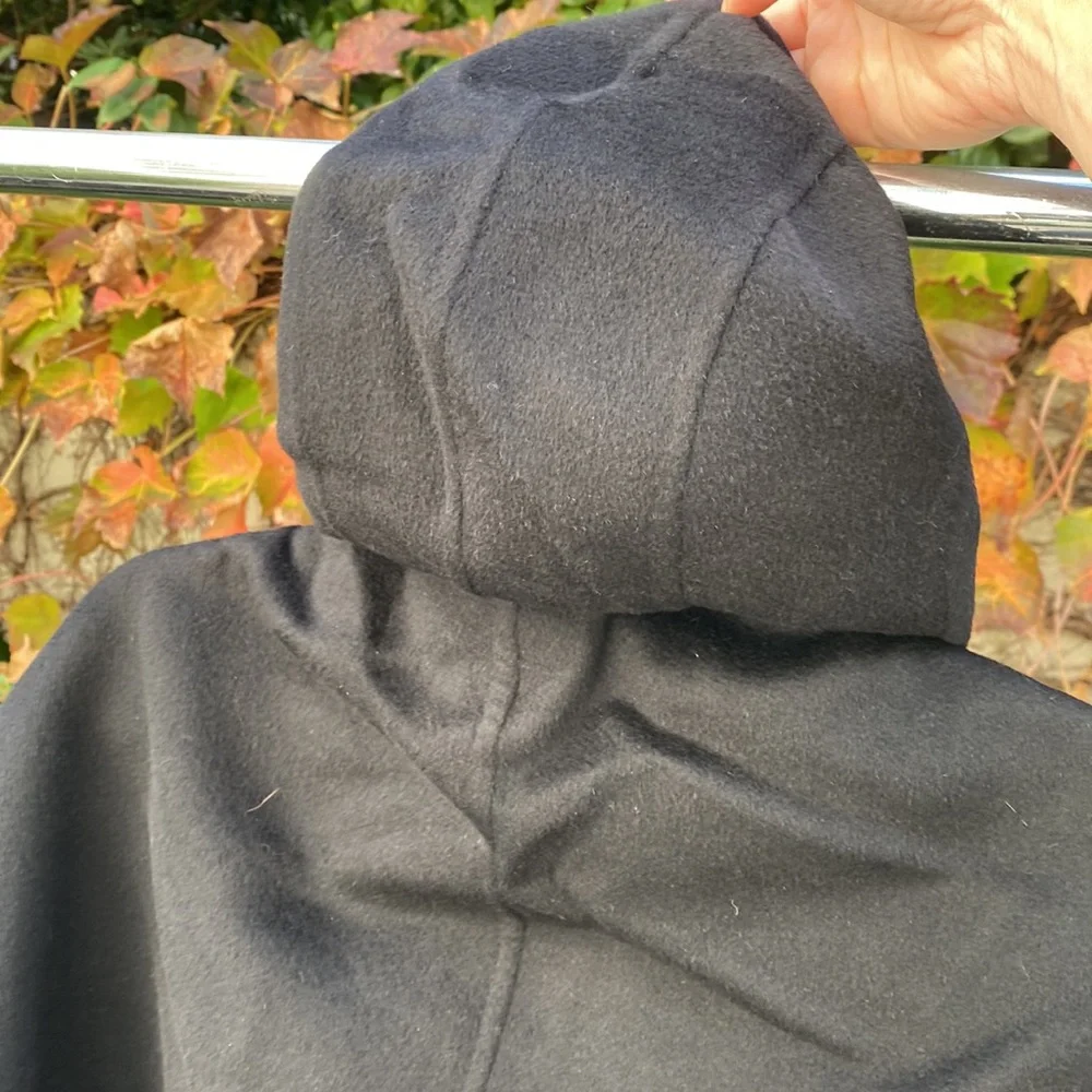 Shamask Cashmere and wool thick black fringe cape - Picture 6 of 14